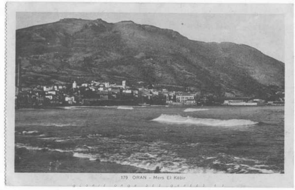 MERS EL KEBIR  1932 SA PLAGE ET LE VILLAGE.JPG